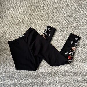 Johnny Was JW Los Angeles black embroidered leggings size XS